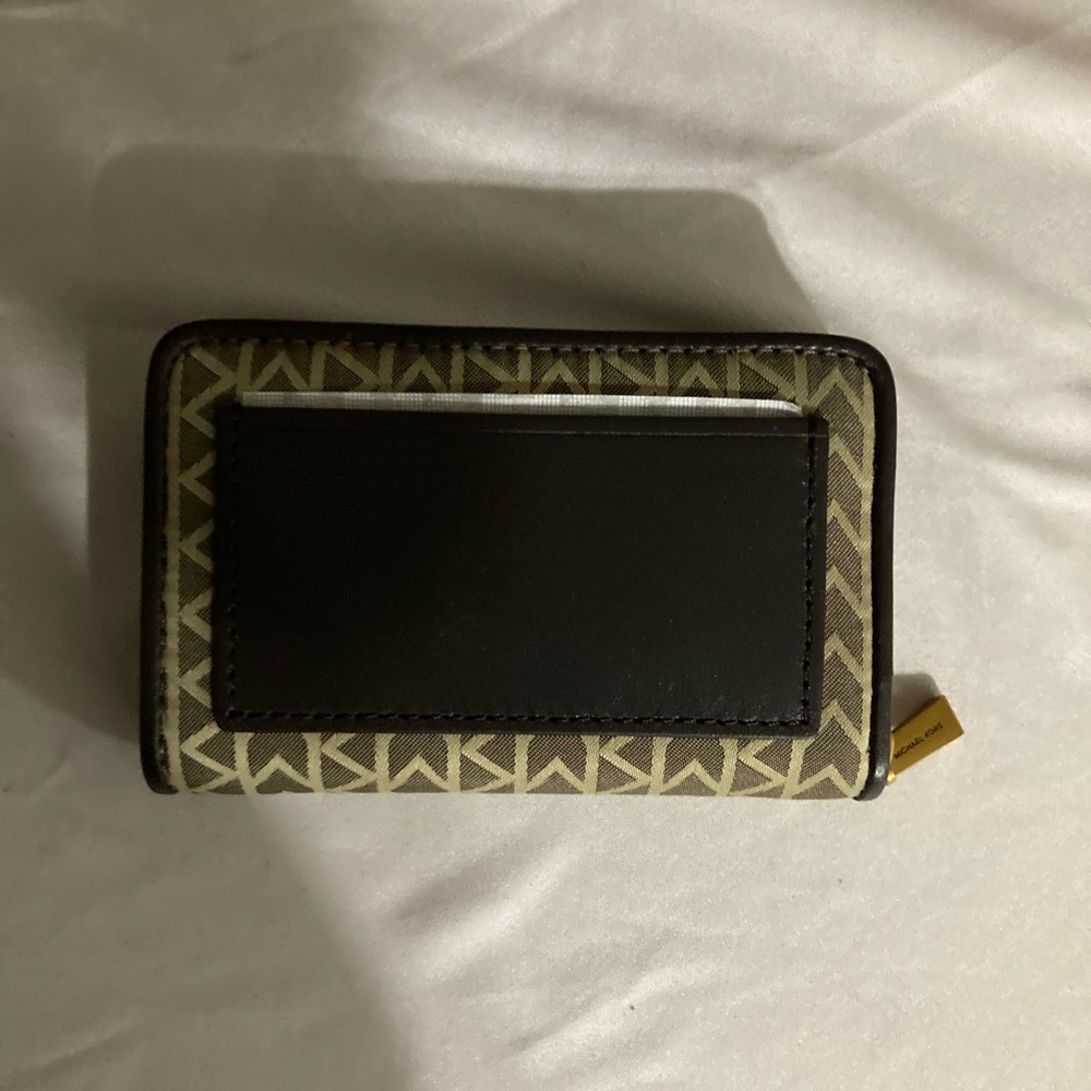 NWT Michael Kors Chevron Wallet in Brown and Cream - Picture 3 of 4